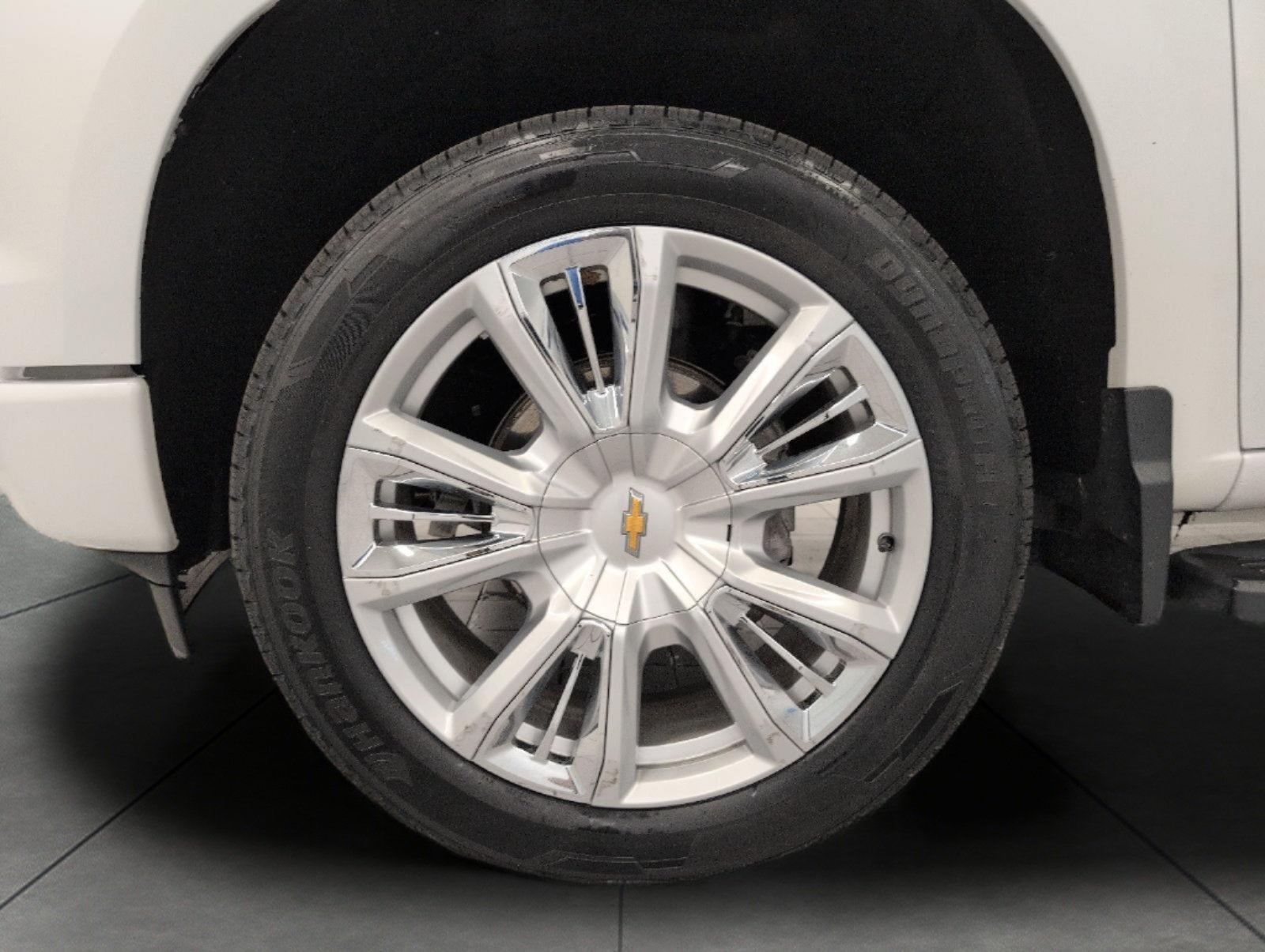 Certified 2024 Chevrolet Silverado 1500 High Country w/ High Country Premium Package AWD/4WD image 3