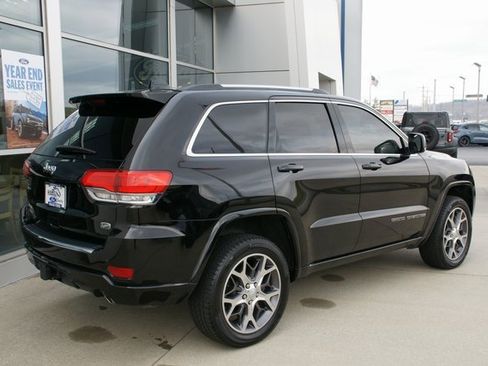 Used 2020 Jeep Grand Cherokee Overland image 3