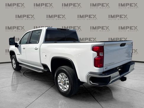 Used 2023 Chevrolet Silverado 2500 LT AWD/4WD image 2