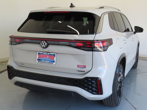 New 2026 Volkswagen Tiguan SEL R-Line image 4