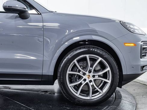 Certified 2025 Porsche Cayenne AWD/4WD image 11