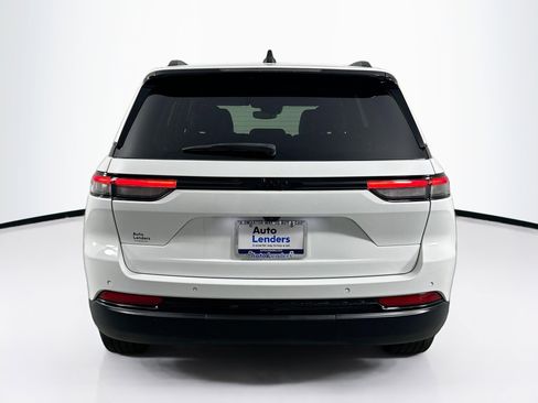 Used 2023 Jeep Grand Cherokee Altitude image 6