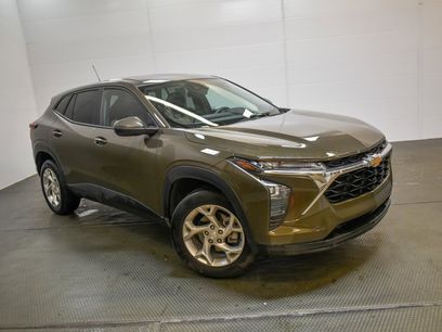 Used 2024 Chevrolet Trax LS w/ LS Convenience Package