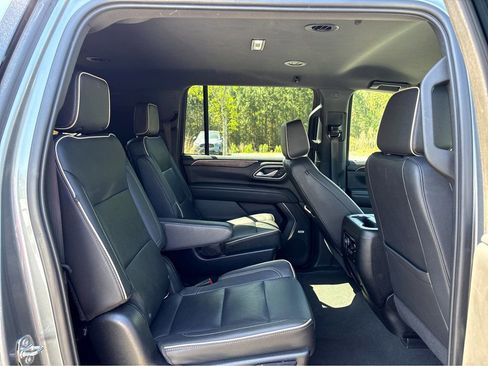 Used 2022 Chevrolet Suburban Premier AWD/4WD image 11