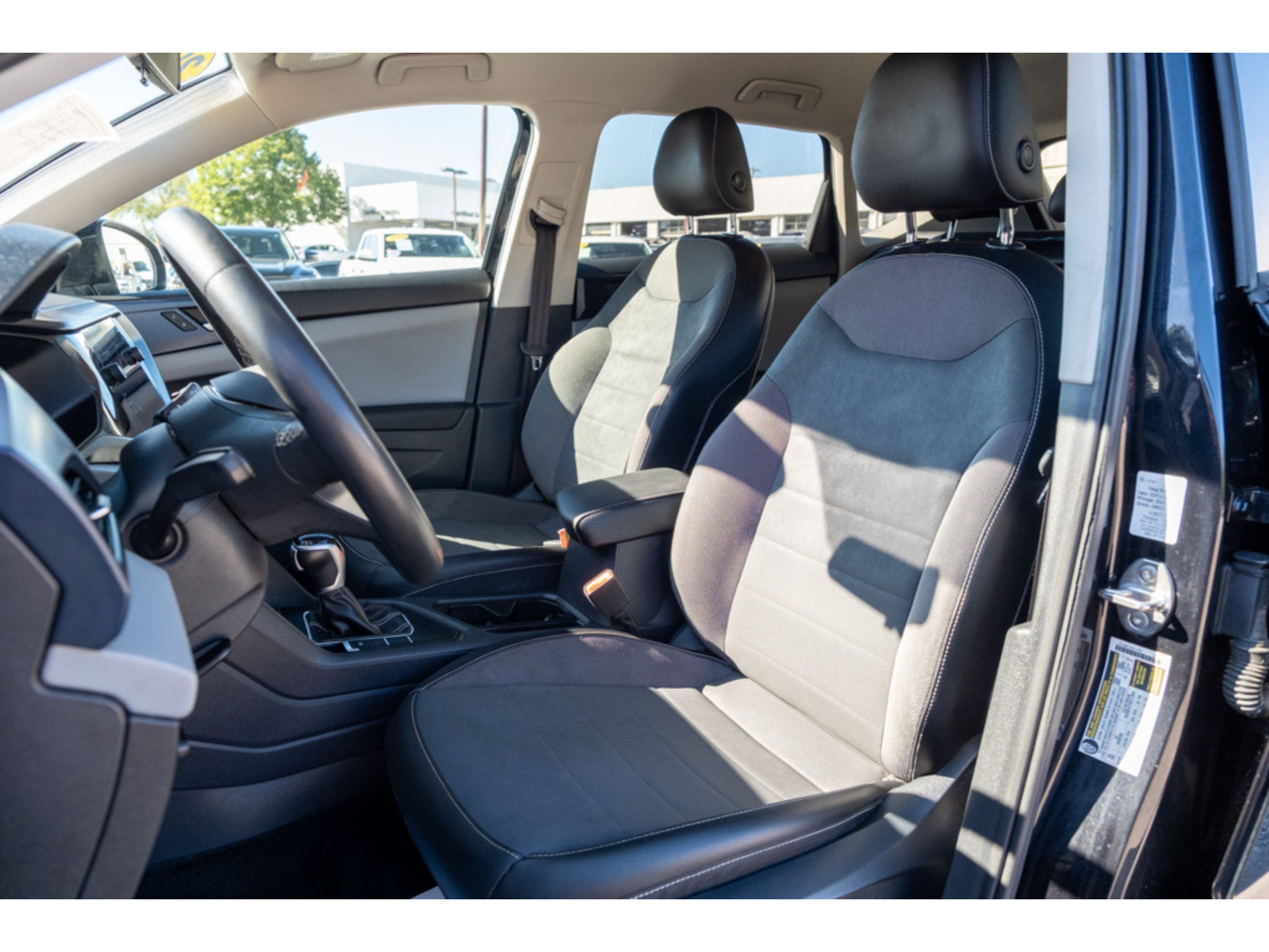 Used 2022 Volkswagen Taos SE FWD image 12