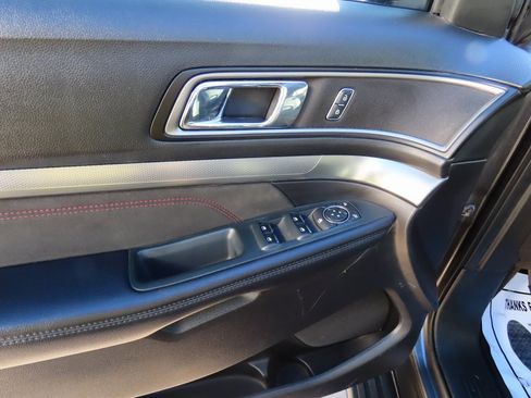 Used 2018 Ford Explorer XLT w/ Equipment Group 202A image 25