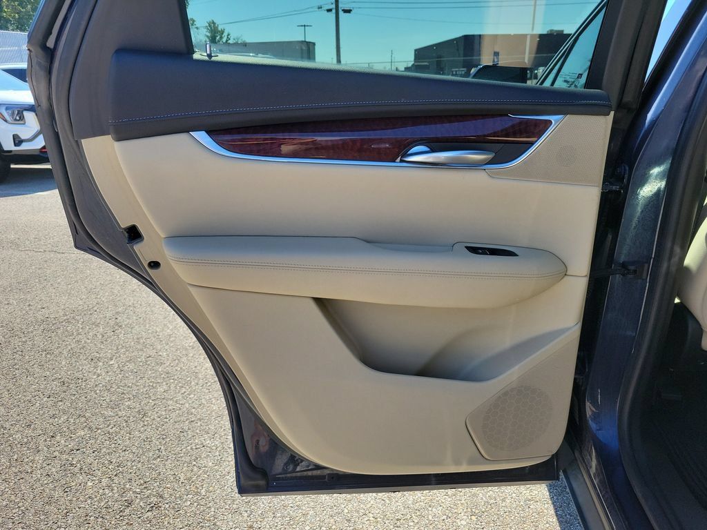Used 2018 Cadillac XT5 Luxury w/ Driver Awareness Package FWD image 14