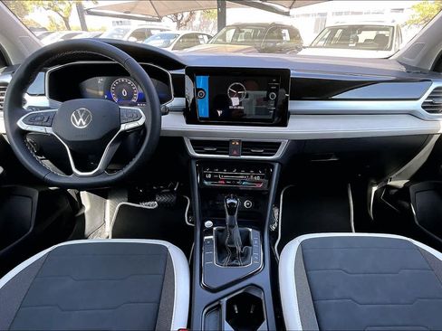 New 2026 Volkswagen Taos SE FWD image 5