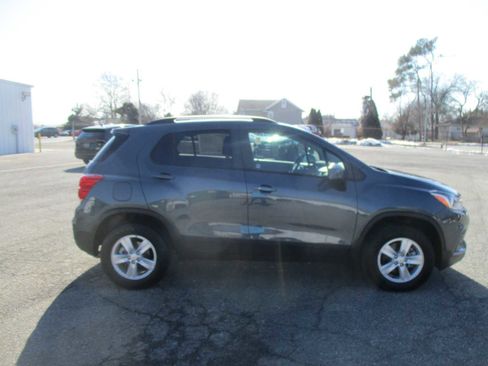 Used 2022 Chevrolet Trax LT w/ LT Convenience Package image 7