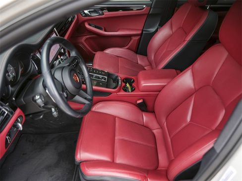 Certified 2023 Porsche Macan S image 17