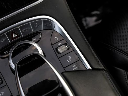 Used 2019 Mercedes-Benz S 560e w/ AMG Line Exterior image 28