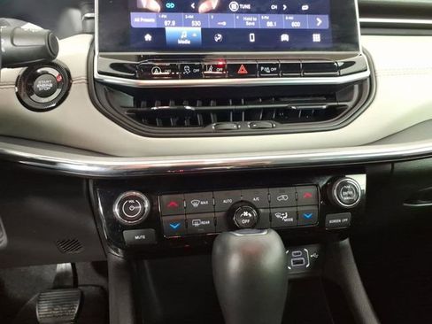 Used 2024 Jeep Compass Limited image 23