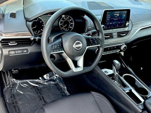 Used 2024 Nissan Altima 2.5 SV image 16