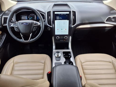 Used 2024 Ford Edge SEL w/ Convenience Package image 9
