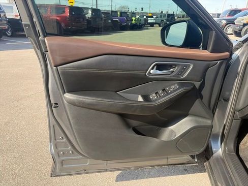 Used 2021 Nissan Rogue SL w/ Premium Package image 23