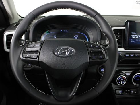 Certified 2024 Hyundai Venue Limited FWD image 10