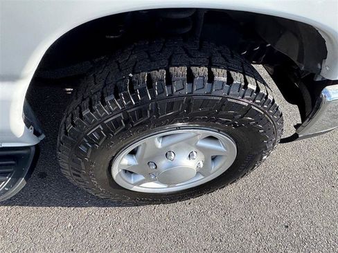 Used 2009 Ford E-350 and Econoline 350 Super Duty Wagon image 29