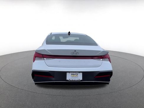 Used 2025 Hyundai Elantra Limited image 12