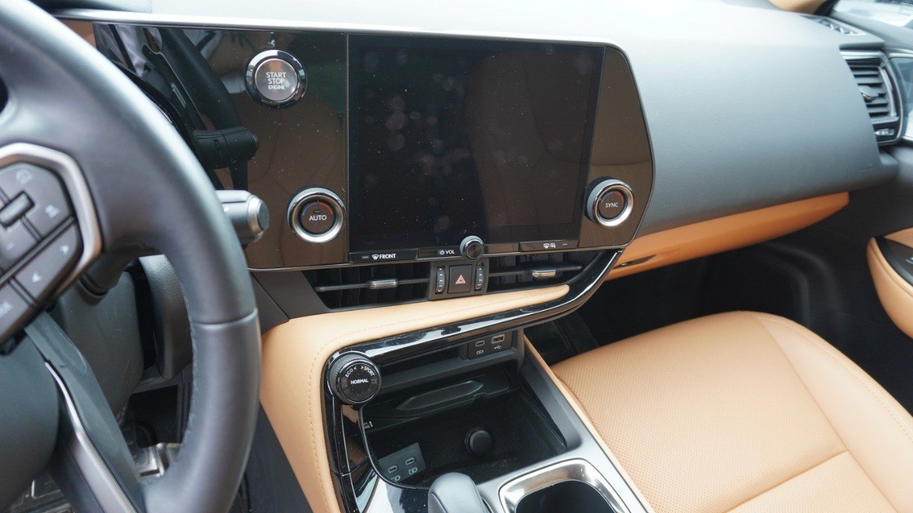 Certified 2025 Lexus NX 250 FWD w/ Towing Package (2000 Lbs) image 10