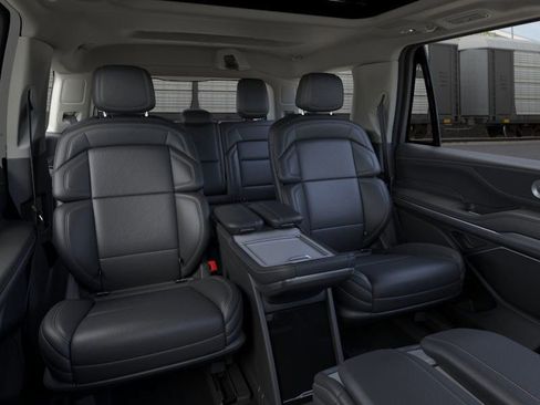 New 2026 Lincoln Navigator Reserve image 12