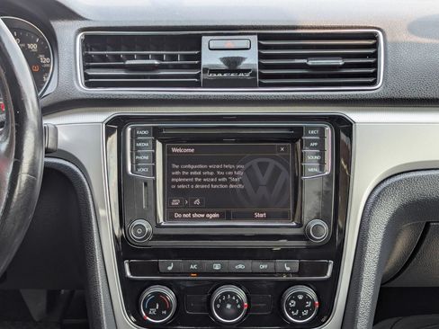 Used 2019 Volkswagen Passat 2.0T Wolfsburg w/ Wheels & Sunroof Package FWD image 14