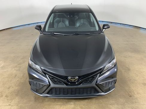 Used 2023 Toyota Camry SE image 3