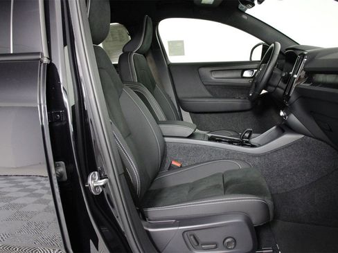 Used 2023 Volvo C40 P8 Recharge Plus image 27