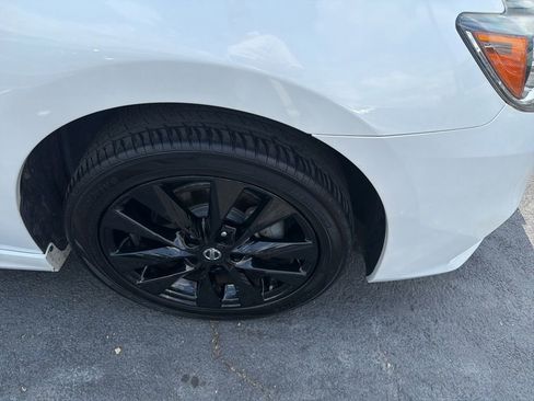 Used 2018 Nissan Sentra SR w/ SR Midnight Edition Package FWD image 4