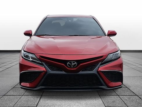 Used 2021 Toyota Camry SE image 2