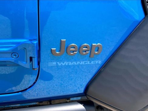Used 2024 Jeep Wrangler Unlimited AWD/4WD image 31