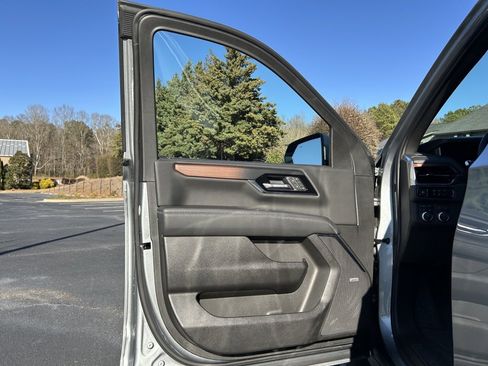 Certified 2025 GMC Yukon Denali image 60