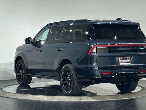 New 2026 Lincoln Navigator Reserve w/ Jet Appearance Package AWD/4WD image 7