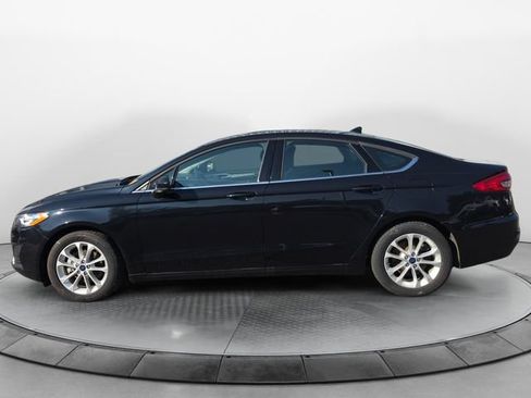 Used 2019 Ford Fusion SE FWD image 2