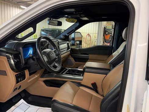 Used 2024 Ford F350 Lariat w/ Lariat Ultimate Package image 9