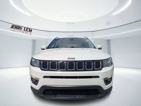 Used 2017 Jeep Compass Latitude w/ Popular Equipment Group FWD image 8