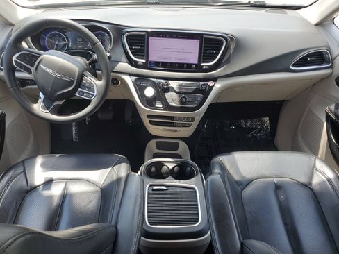 Used 2022 Chrysler Pacifica Touring-L FWD image 18