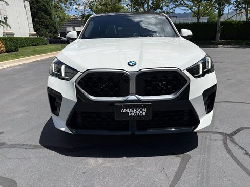 Used 2025 BMW X2 xDrive28i AWD/4WD image 4
