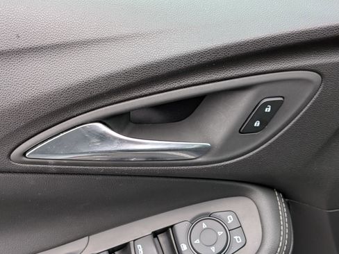 Used 2025 Buick Encore GX Preferred FWD image 12