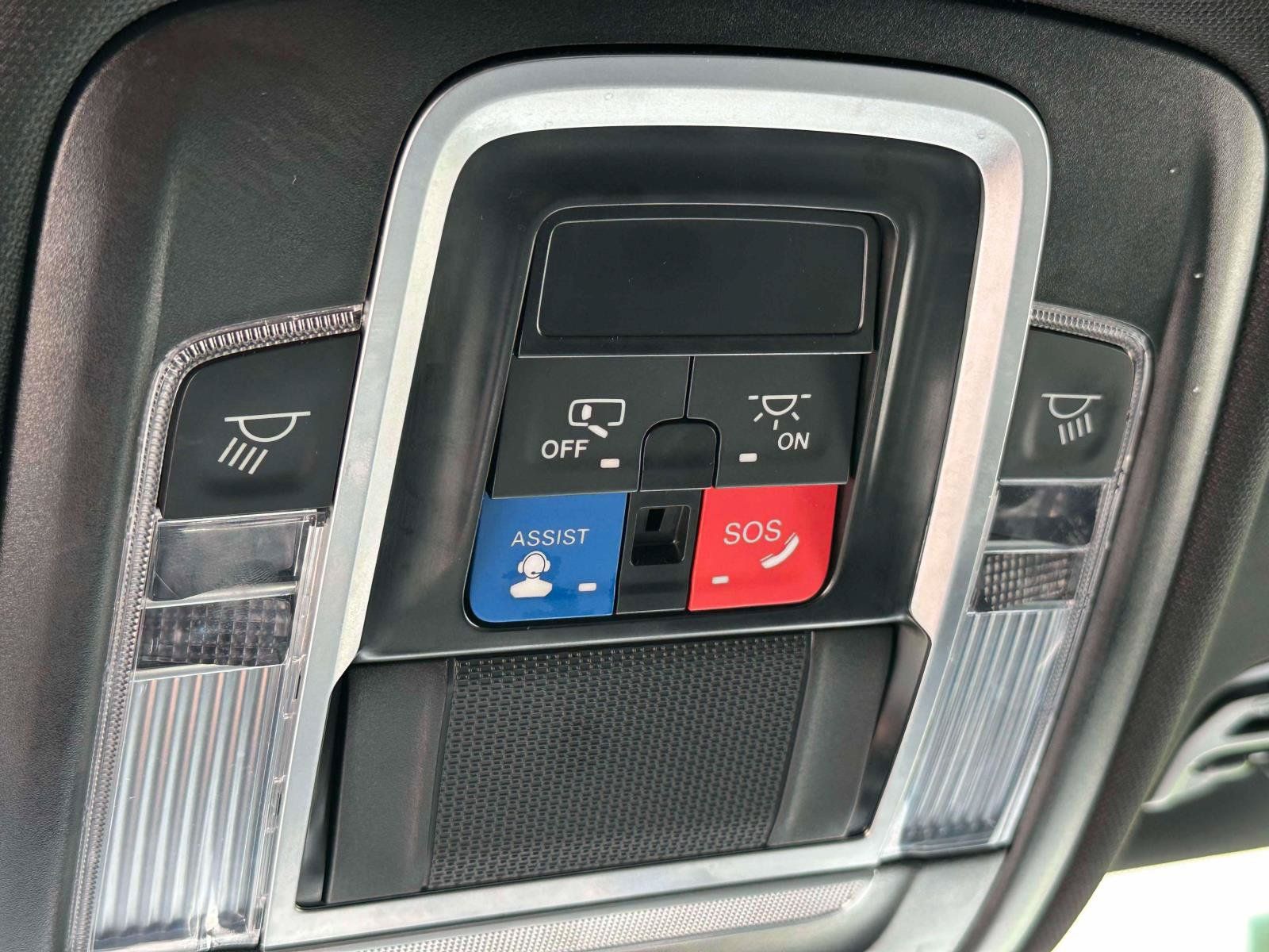 Used 2024 RAM 1500 Laramie AWD/4WD image 30
