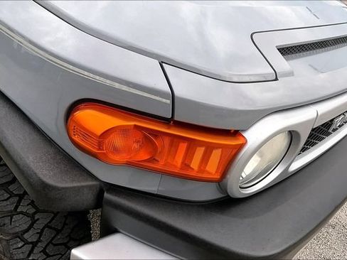 Used 2014 Toyota FJ Cruiser 4WD w/ Convenience Package image 32