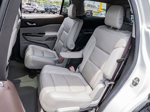 Used 2017 GMC Acadia SLT AWD/4WD image 17