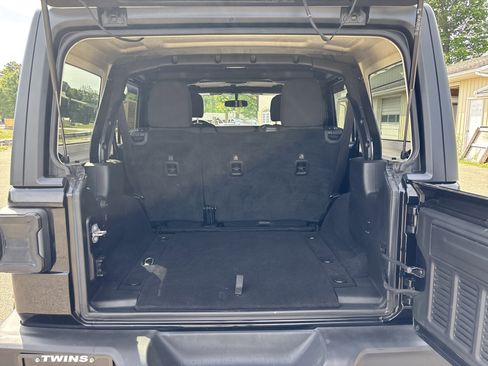 Used 2019 Jeep Wrangler Unlimited Sport S AWD/4WD image 6