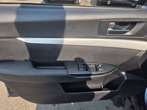 Used 2012 Subaru Outback 2.5i Premium AWD/4WD image 7