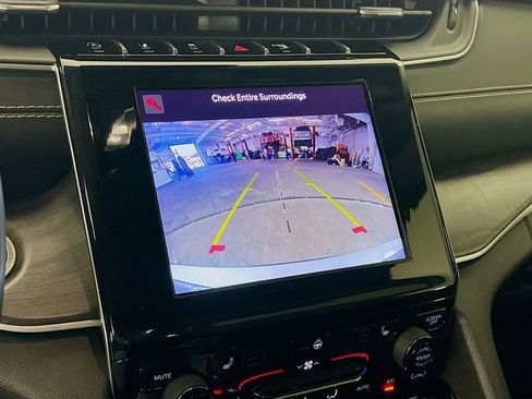 Used 2022 Jeep Grand Cherokee L Limited image 15