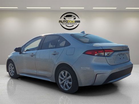 Used 2021 Toyota Corolla LE image 5