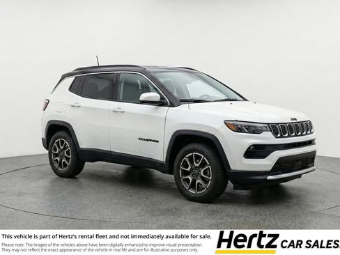 Used 2025 Jeep Compass Trailhawk image 1