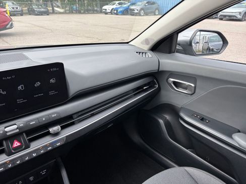 Used 2025 Kia K4 LXS image 33