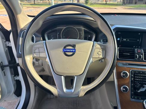 Used 2015 Volvo XC60 T6 w/ Proximity Package FWD image 12