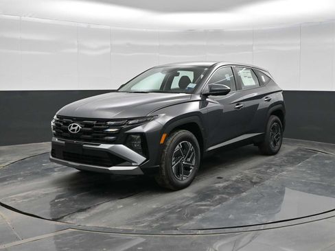 New 2026 Hyundai Tucson Blue SE image 4