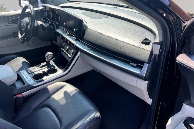 Used 2022 Kia Carnival LX FWD image 15
